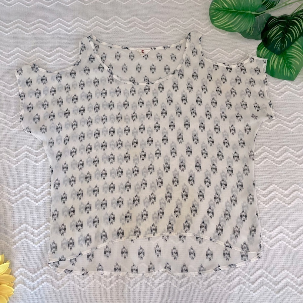 Cold Shoulder Sheer Layer Top | One Clothing - Picture 2 of 6